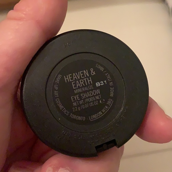 MAC eyeshadow “Heaven and Earth” (new and unused) - Picture 4 of 5